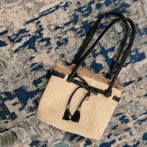 🎉HOST PICK🎉 😍😍STUNNING STRAW BAG😍😍